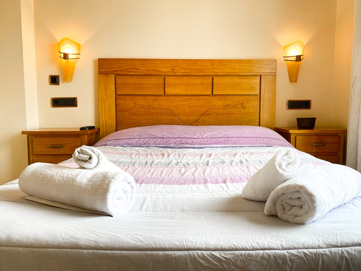 Dormir en Berlanga de Duero Habitación 103 cama