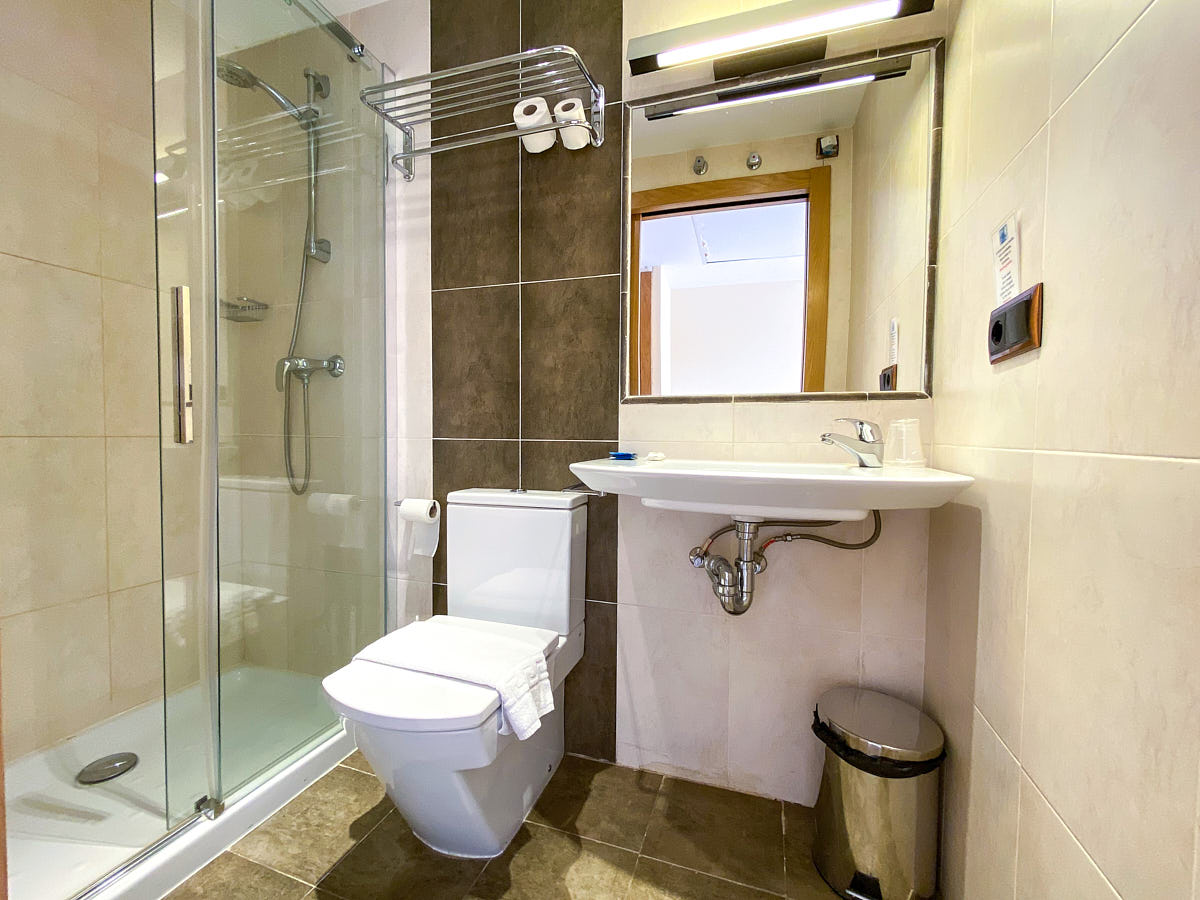 Dormir en Berlanga de Duero Habitación 103 baño