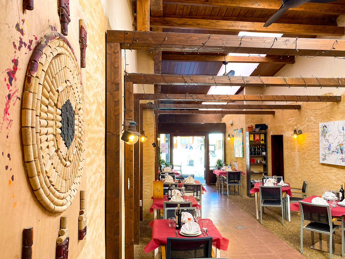 Bar en Berlanga de Duero del Hostal Ainoa pared