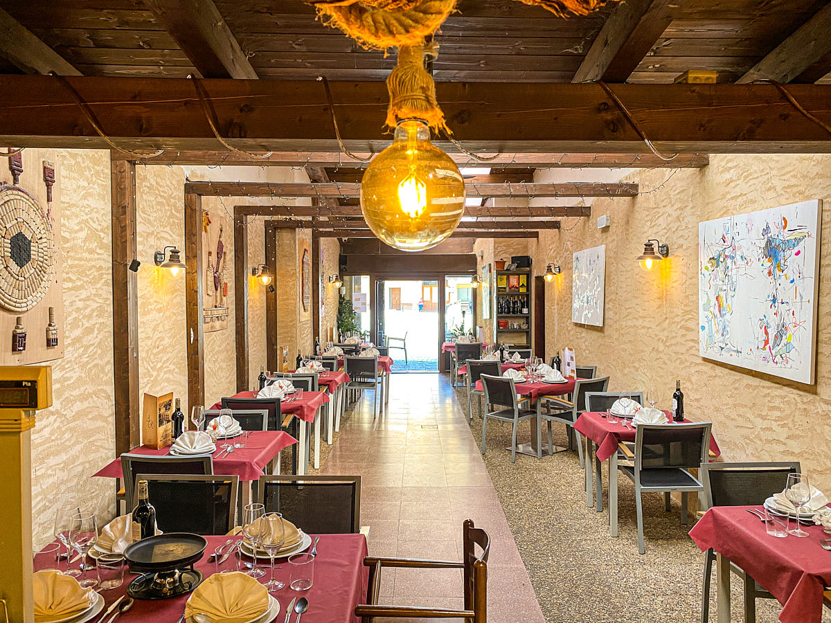 Bar en Berlanga de Duero del Hostal Ainoa comedor