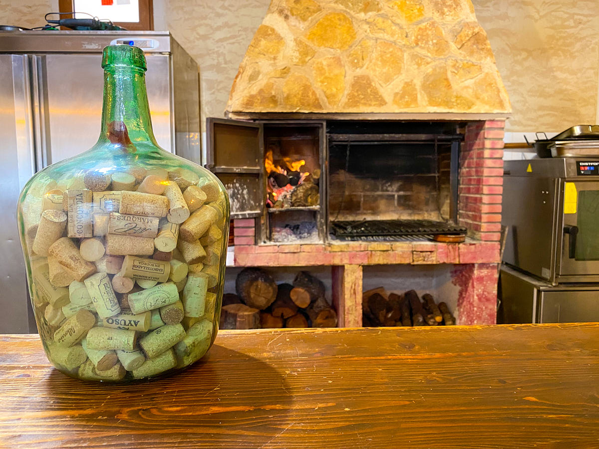 Bar en Berlanga de Duero del Hostal Ainoa parrilla 2