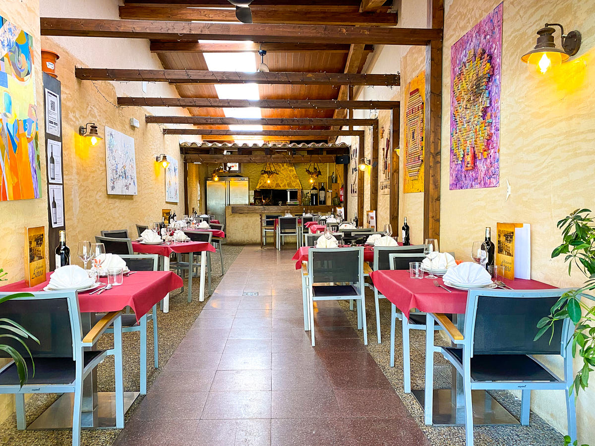 Bar en Berlanga de Duero del Hostal Ainoa comedor