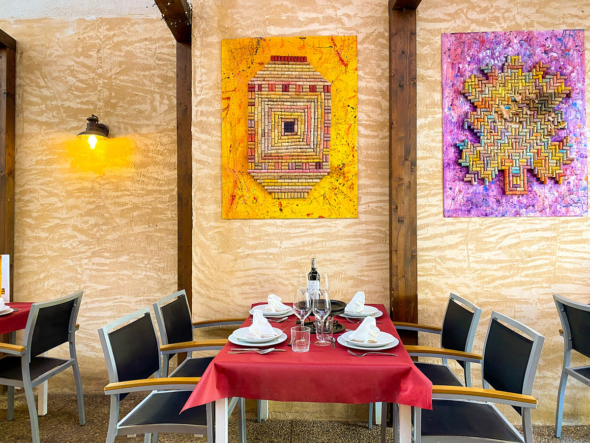 Bar en Berlanga de Duero del Hostal Ainoa mesa