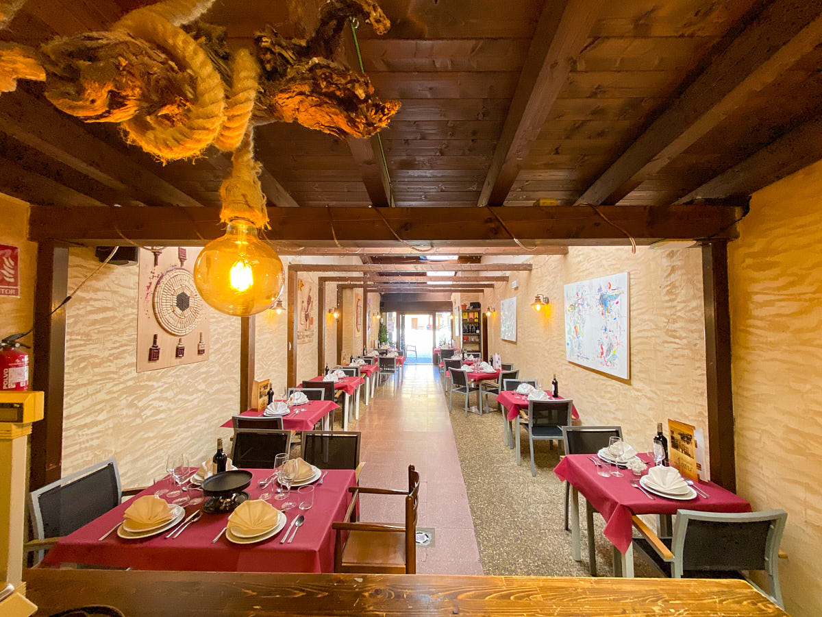 Bar en Berlanga de Duero del Hostal Ainoa comedor del bar