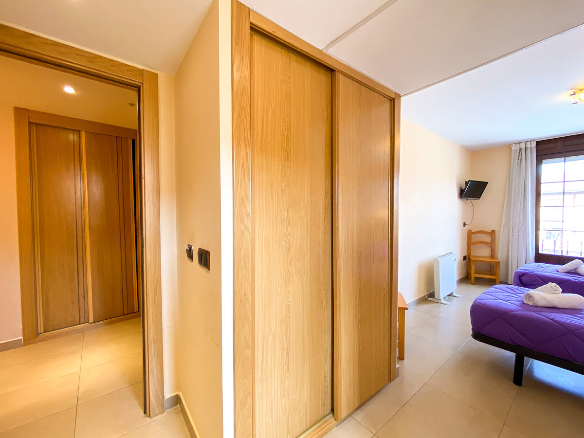 Dormir en Berlanga de Duero Habitación 102 armario