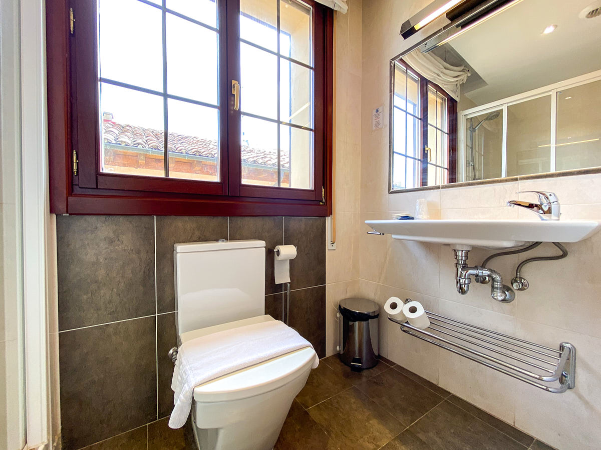 Dormir en Berlanga de Duero Habitación 102 baño