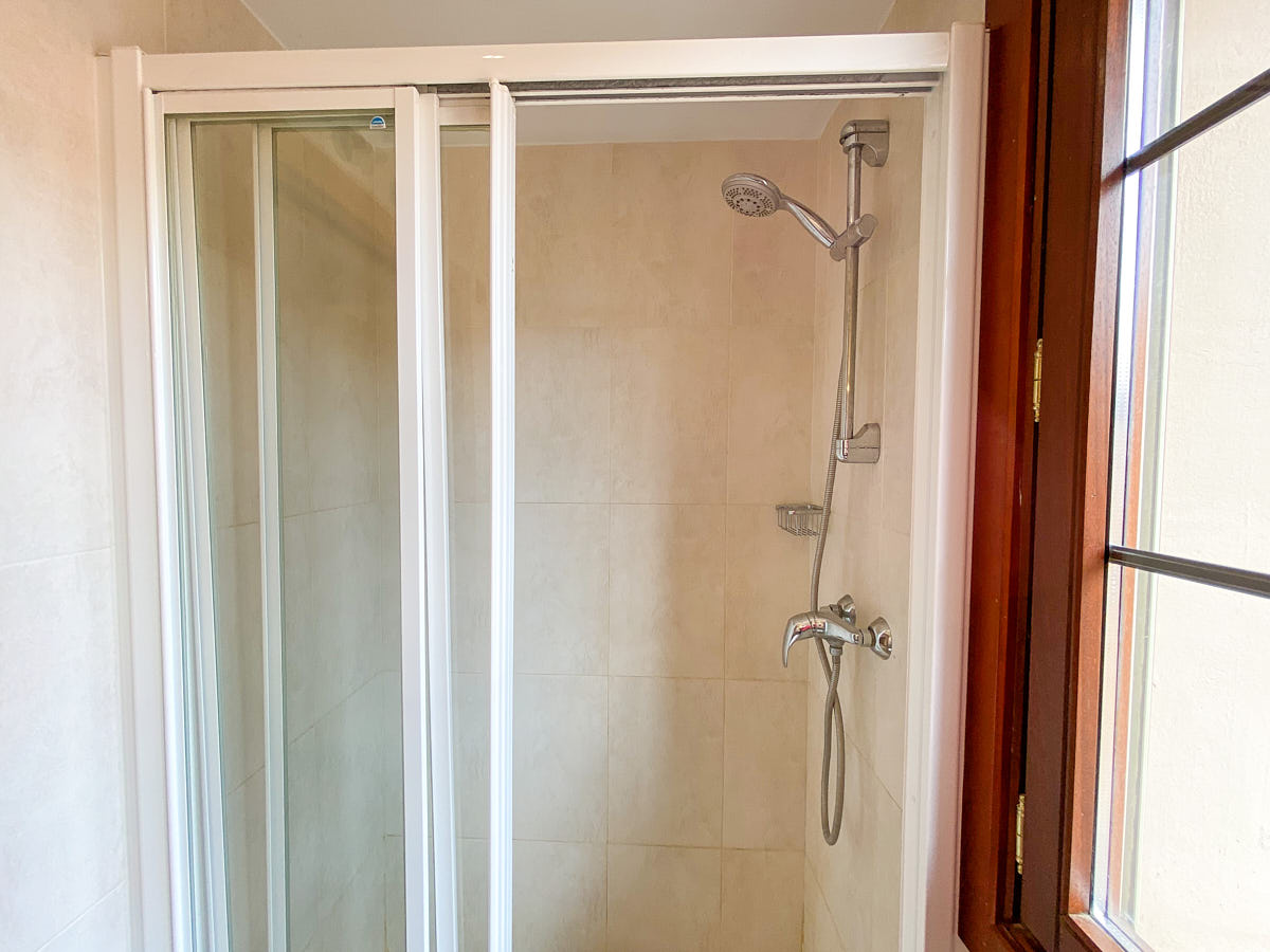 Dormir en Berlanga de Duero Habitación 102 ducha