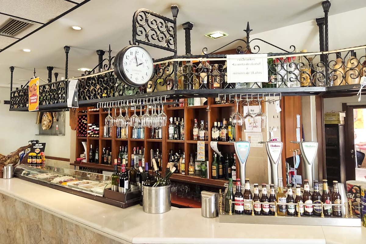 Bar en Berlanga de Duero del Hostal Ainoa barra